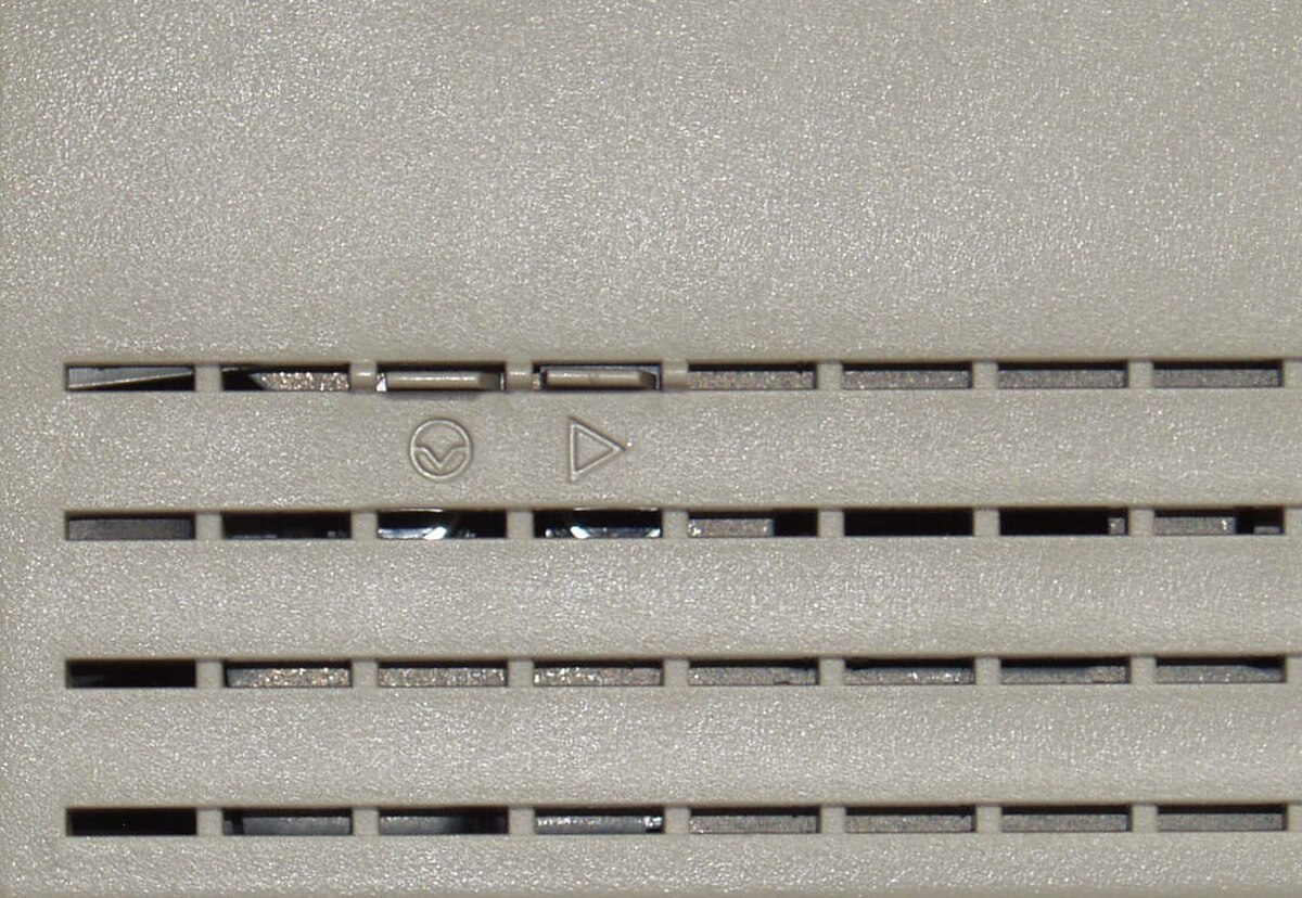 Macintosh Classic II Programmers key - by ksfan, CC BY 2.5